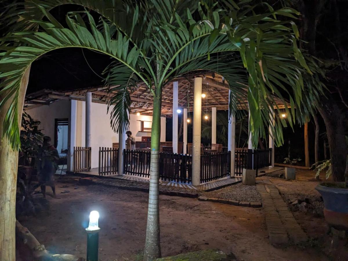 Silent Cabana And Restaurant Marakolliya, Тангале Екстериор снимка