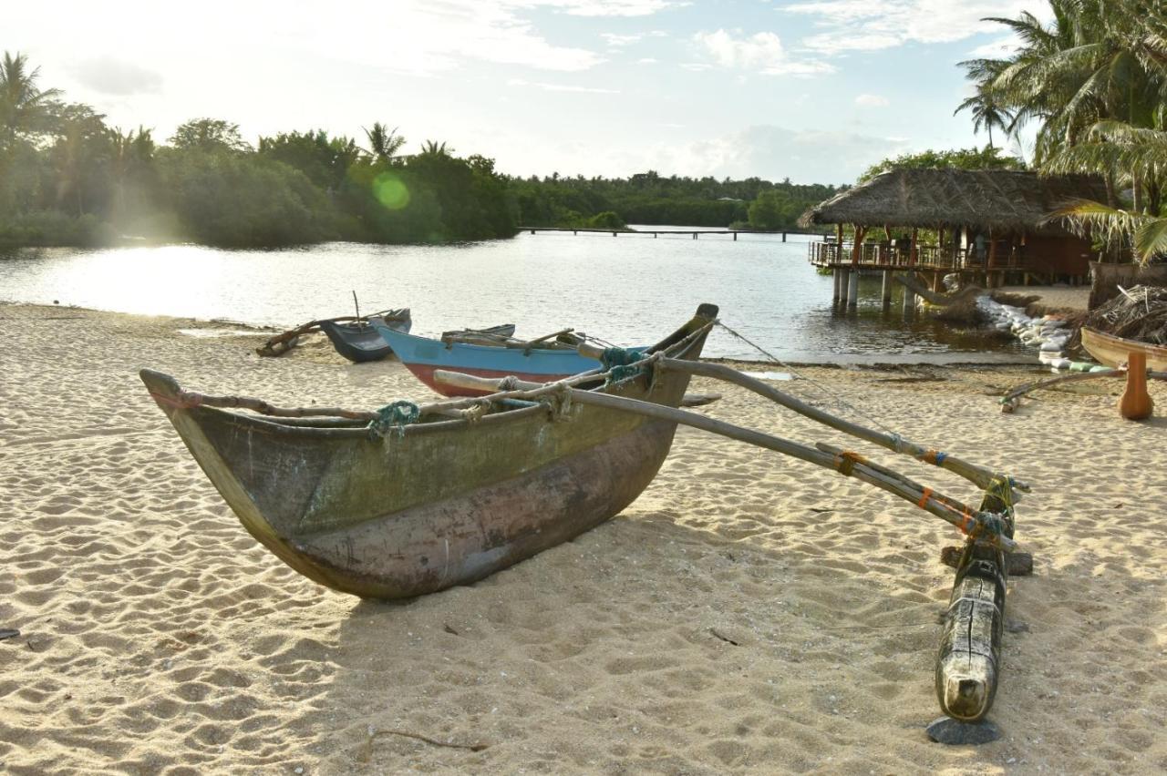 Silent Cabana And Restaurant Marakolliya, Тангале Екстериор снимка