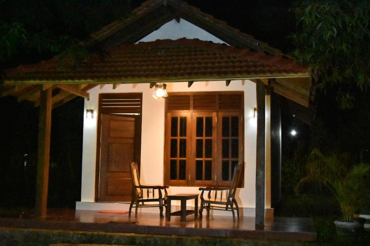 Silent Cabana And Restaurant Marakolliya, Тангале Екстериор снимка