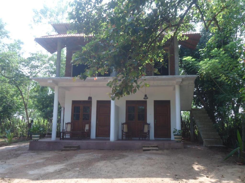 Silent Cabana And Restaurant Marakolliya, Тангале Екстериор снимка