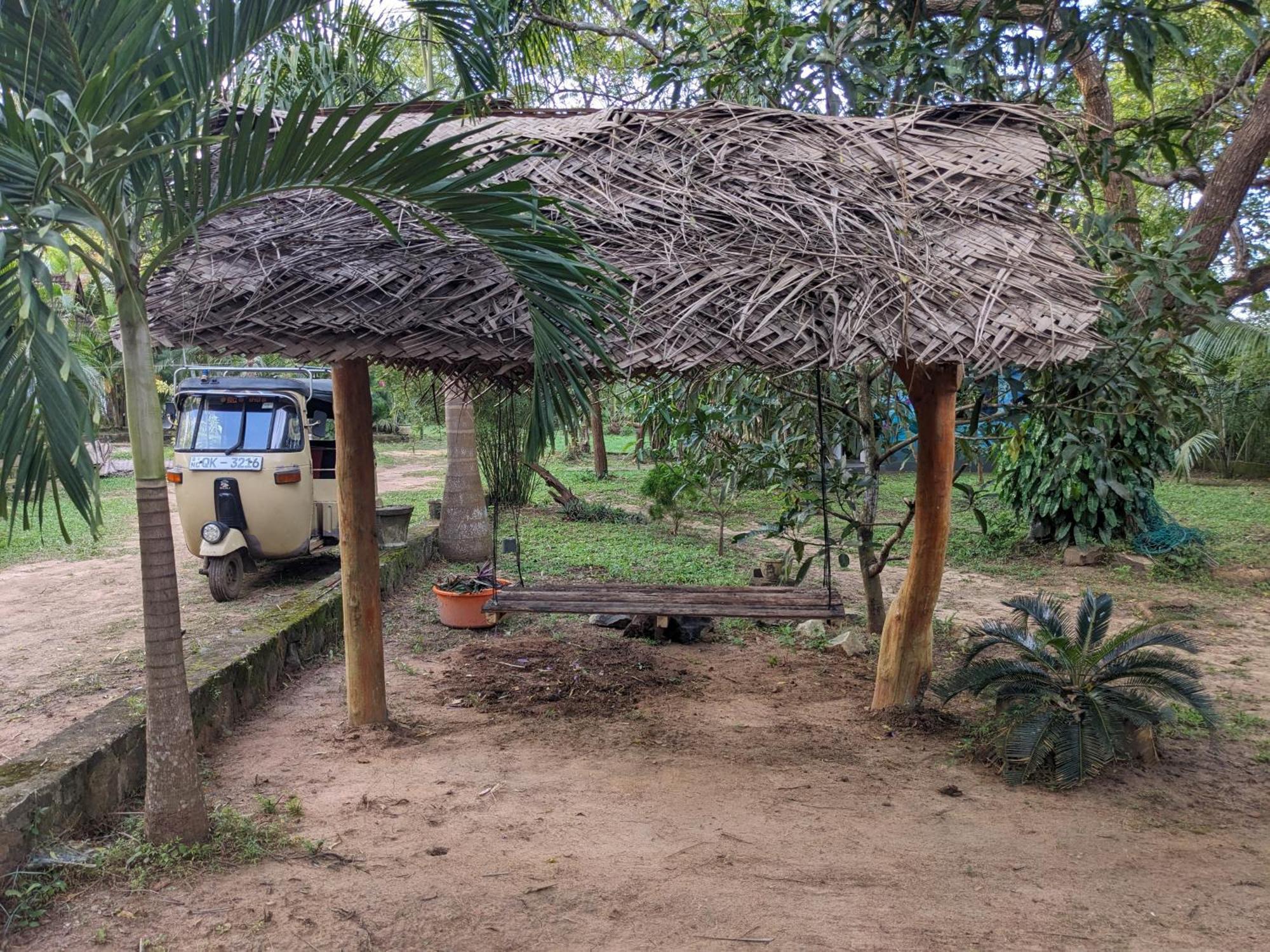 Silent Cabana And Restaurant Marakolliya, Тангале Екстериор снимка