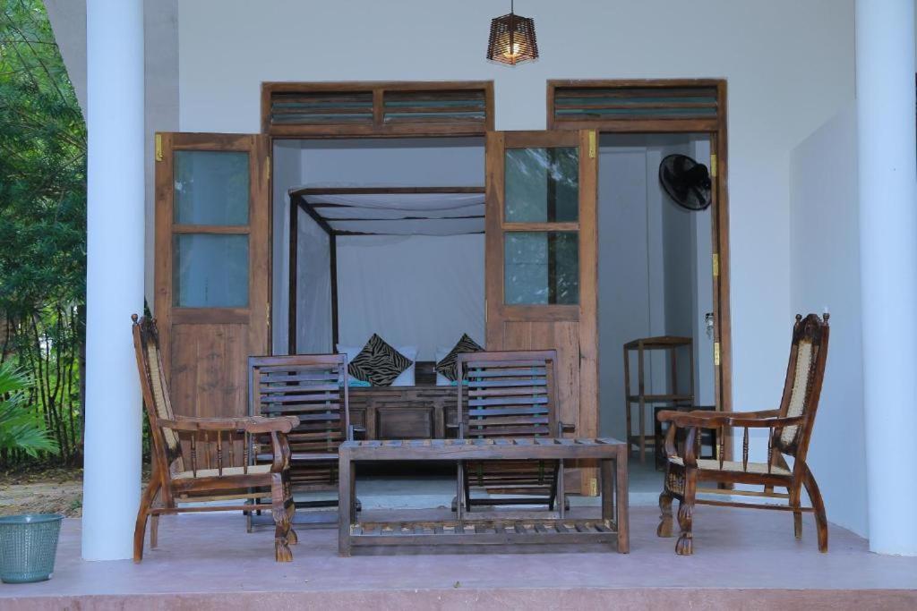 Silent Cabana And Restaurant Marakolliya, Тангале Екстериор снимка